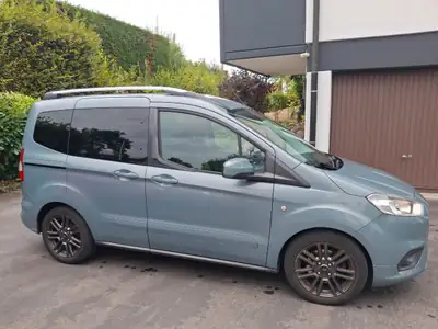 Ford Tourneo Courier 1.0 EcoBoost 100 — Minibus compact, pneus neufs, révision récente — tableau de bord
