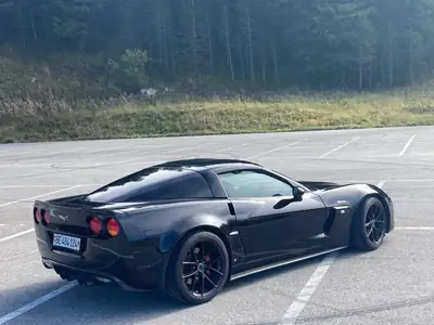 Chevrolet Corvette 7.0 V8 — Légende américaine, 512 ch et seulement 39 000 km — vista esterna