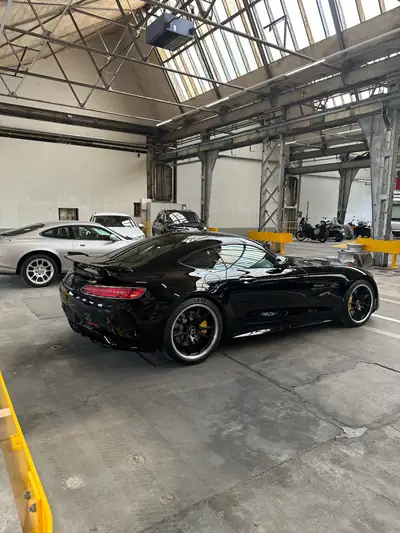 Mercedes-AMG GT R — Coupé sport légendaire, 584 ch et seulement 33'000 km — rear view