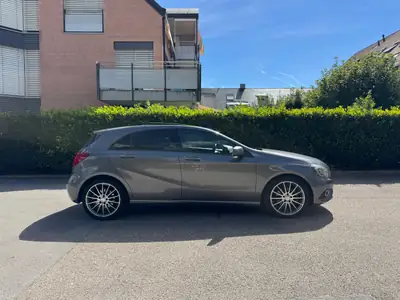 Mercedes-Benz A 220 — Berline compacte premium, boîte automatique, sans accident — side view