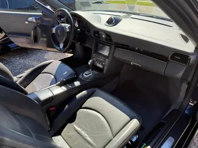 Porsche 911 3.6 Carrera — Coupé mythique, 325 ch et transmission automatique — dashboard