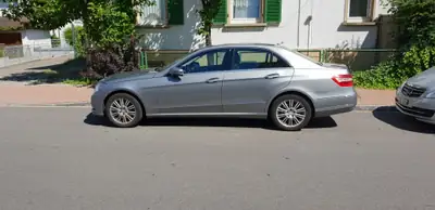 Mercedes-Benz E 250 — Berline premium diesel, transmission automatique, sans sinistre — interior