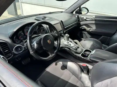 Porsche Cayenne 4.8 V8 GTS — SUV sportif haut de gamme, toutes options — détail