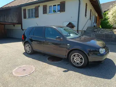VW Golf 2.0 4motion — Berline polyvalente tout-terrain de 2001, fiable et robuste — interior
