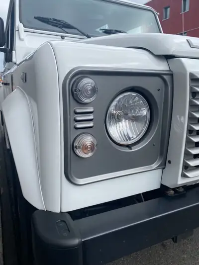 Land Rover Defender 110 TD4 — L'ultime 2.4 Puma, 50'600 km, histoire exemplaire — dashboard