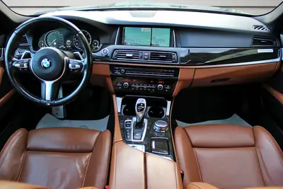 BMW 535d Touring xDrive M-Paket — Break diesel performant, 313 ch, entretien complet — Miniatura 11