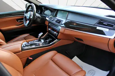 BMW 535d Touring xDrive M-Paket — Break diesel performant, 313 ch, entretien complet — Miniatura 13