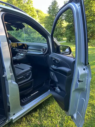 Mercedes-Benz V 300 d AMG 4Matic — Monospace premium 7 places, diesel performant — Thumbnail 10