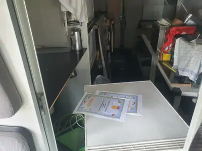 IVECO Daily Foodtruck — Utilitaire aménagé diesel, prêt à l'emploi — Seitenansicht