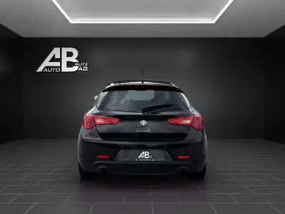 Alfa Romeo Giulietta 1750 TBi Quadrifoglio Verde — 235 ch, sportivité italienne authentique — Innenraum