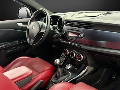 Alfa Romeo Giulietta 1750 TBi Quadrifoglio Verde — 235 ch, sportivité italienne authentique — Miniatur 10