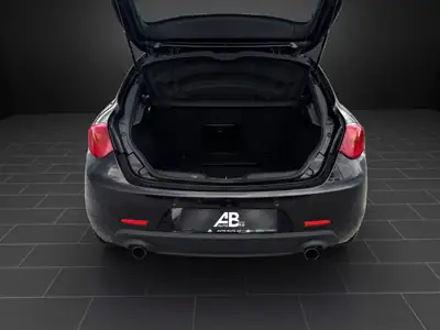 Alfa Romeo Giulietta 1750 TBi Quadrifoglio Verde — 235 ch, sportivité italienne authentique — Miniatur 13