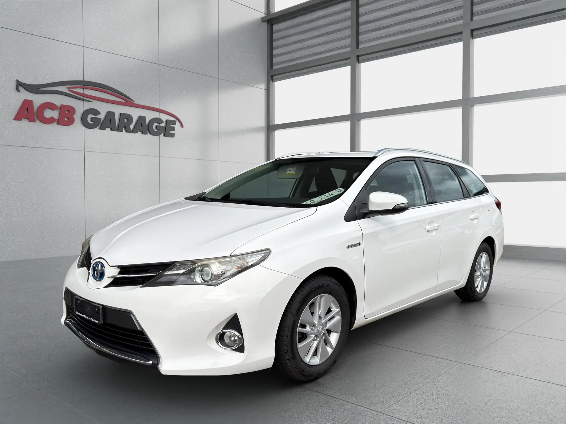 Toyota Auris Touring Sports 1.8 HSD — Monospace hybride économe, entretien complet