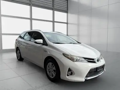 Toyota Auris Touring Sports 1.8 HSD — Monospace hybride économe, entretien complet — Seitenansicht
