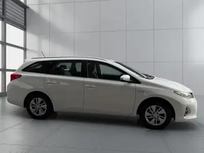 Toyota Auris Touring Sports 1.8 HSD — Monospace hybride économe, entretien complet — Innenraum