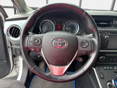 Toyota Auris Touring Sports 1.8 HSD — Monospace hybride économe, entretien complet — Miniatur 14