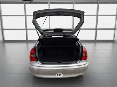 Toyota Corolla 1.6 Linea Sol plus — Berline fiable, boîte auto, parfait état d'entretien — Miniatura 15
