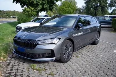 Škoda Superb 1.5 TSI PHEV Sportline — Berline break hybride rechargeable, 8000 km seulement — exterior view