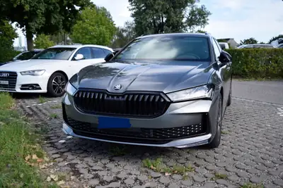 Škoda Superb 1.5 TSI PHEV Sportline — Berline break hybride rechargeable, 8000 km seulement — rear view