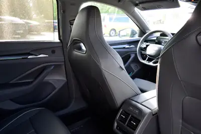 Škoda Superb 1.5 TSI PHEV Sportline — Berline break hybride rechargeable, 8000 km seulement — Thumbnail 8