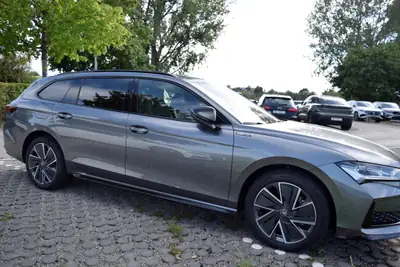 Škoda Superb 1.5 TSI PHEV Sportline — Berline break hybride rechargeable, 8000 km seulement — Thumbnail 17