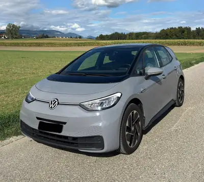 VW ID.3 Pro Performance Life — Électrique 204 ch, faible kilométrage, 4 pneus hiver inclus — vue extérieure