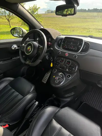 FIAT 500 Abarth Cabriolet — L'italienne sportive et décapotable — Innenraum