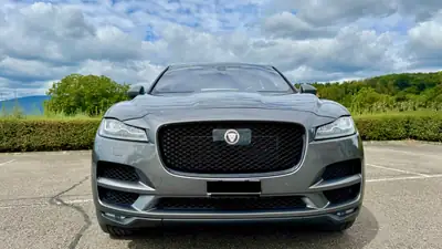 Jaguar F-PACE 2.5 T 250 Prestige AWD — SUV premium sans accident, moteur essence performant — côté