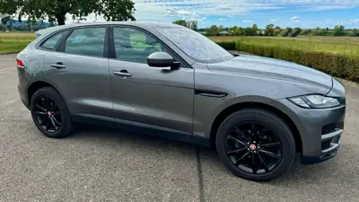 Jaguar F-PACE 2.5 T 250 Prestige AWD — SUV premium sans accident, moteur essence performant — détail