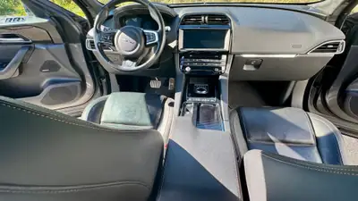 Jaguar F-PACE 2.5 T 250 Prestige AWD — SUV premium sans accident, moteur essence performant — Miniature 9