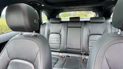 Jaguar F-PACE 2.5 T 250 Prestige AWD — SUV premium sans accident, moteur essence performant — Miniature 12