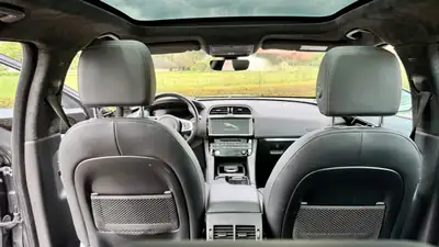 Jaguar F-PACE 2.5 T 250 Prestige AWD — SUV premium sans accident, moteur essence performant — Miniature 11