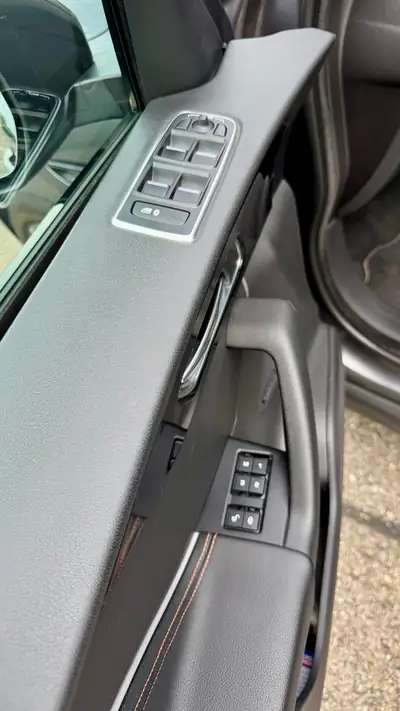 Jaguar F-PACE 2.5 T 250 Prestige AWD — SUV premium sans accident, moteur essence performant — Miniature 15