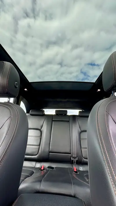 Jaguar F-PACE 2.5 T 250 Prestige AWD — SUV premium sans accident, moteur essence performant — Miniature 14