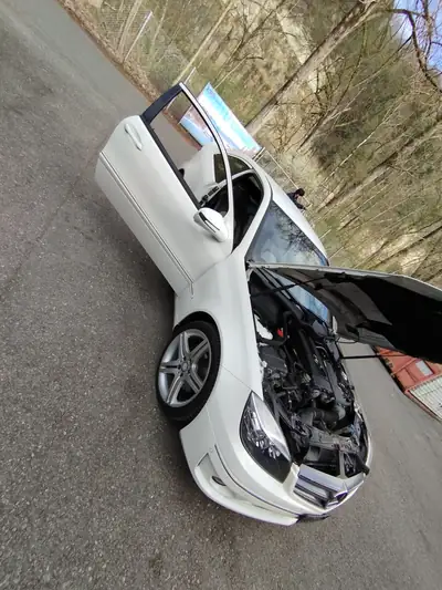 Mercedes-Benz CLC 180 Kompressor — Coupé sportif, moteur suralimenté 143 ch — côté
