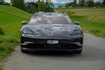 Porsche Taycan 4S Sport Turismo — Berline électrique haute performance, véhicule d'usine comme neuf — Seitenansicht