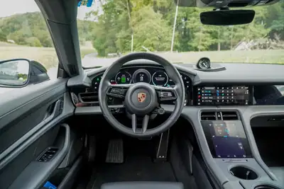 Porsche Taycan 4S Sport Turismo — Berline électrique haute performance, véhicule d'usine comme neuf — Miniatur 8