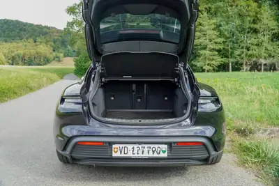 Porsche Taycan 4S Sport Turismo — Berline électrique haute performance, véhicule d'usine comme neuf — Miniatur 11