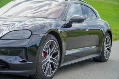Porsche Taycan 4S Sport Turismo — Berline électrique haute performance, véhicule d'usine comme neuf — Miniatur 14