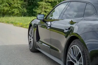 Porsche Taycan 4S Sport Turismo — Berline électrique haute performance, véhicule d'usine comme neuf — Miniatur 15