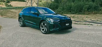 Audi SQ8 quattro 503 ch — SUV électrique haute performance, 52 000 km — rear view