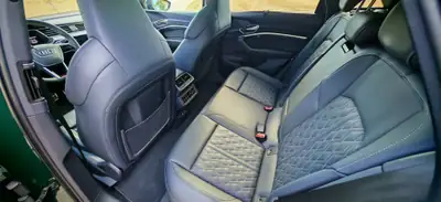 Audi SQ8 quattro 503 ch — SUV électrique haute performance, 52 000 km — Thumbnail 11
