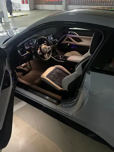 BMW M4 Competition xDrive — Coupé haute performance, 34 800 km seulement — interni