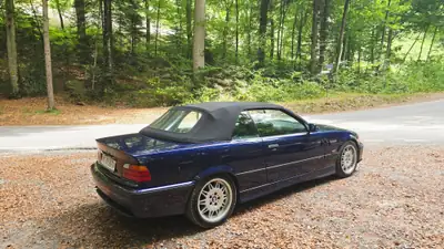 BMW 318i Cabriolet 1996 — Roadster emblématique, véhicule vétéran sans accident — Seitenansicht