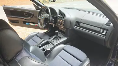 BMW 318i Cabriolet 1996 — Roadster emblématique, véhicule vétéran sans accident — Armaturenbrett