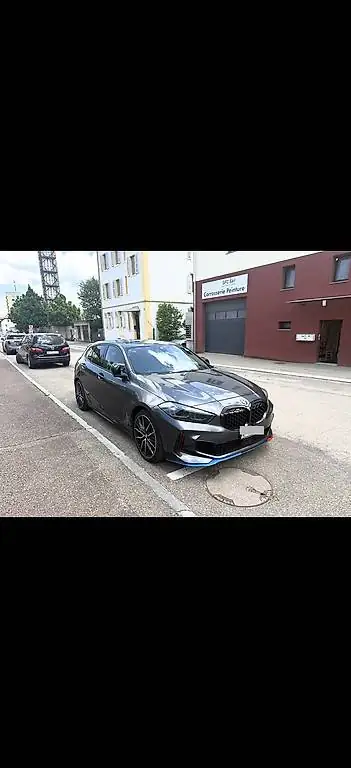 BMW M135i xDrive — Berline sportive 306 ch, boîte auto, 27 000 km seulement — fianco