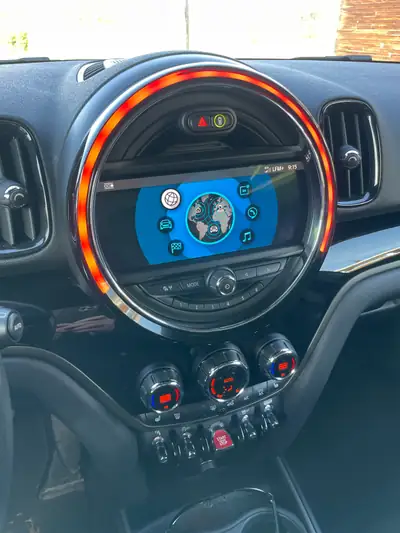 MINI Countryman 2.0 SD Cooper ALL4 — SUV compact diesel, 4x4 performant et économe — tableau de bord