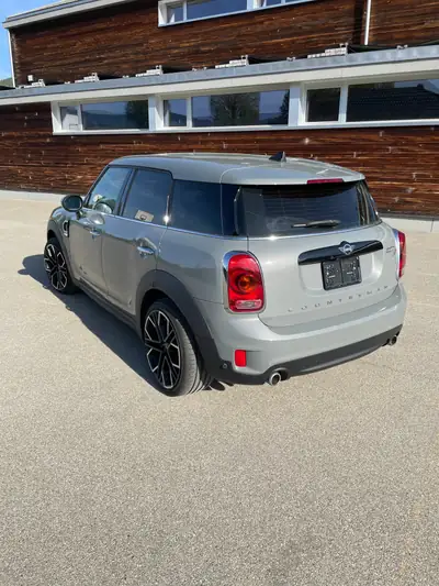 MINI Countryman 2.0 SD Cooper ALL4 — SUV compact diesel, 4x4 performant et économe — intérieur