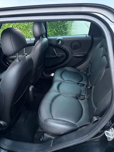 MINI Countryman 1.6i John Cooper Works ALL4 — Sportivité et polyvalence en format compact — Miniature 8