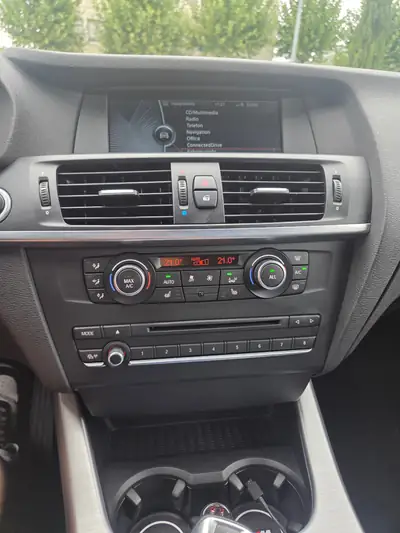 BMW X3 28i xDrive M-Paket — SUV sportif sans accidents, entretien complet — Thumbnail 10